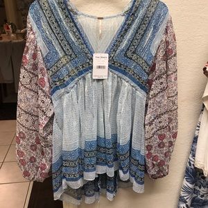 Very beautiful top nice colors never worn